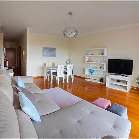 Διαμέρισμα Yourhomeatplaza *